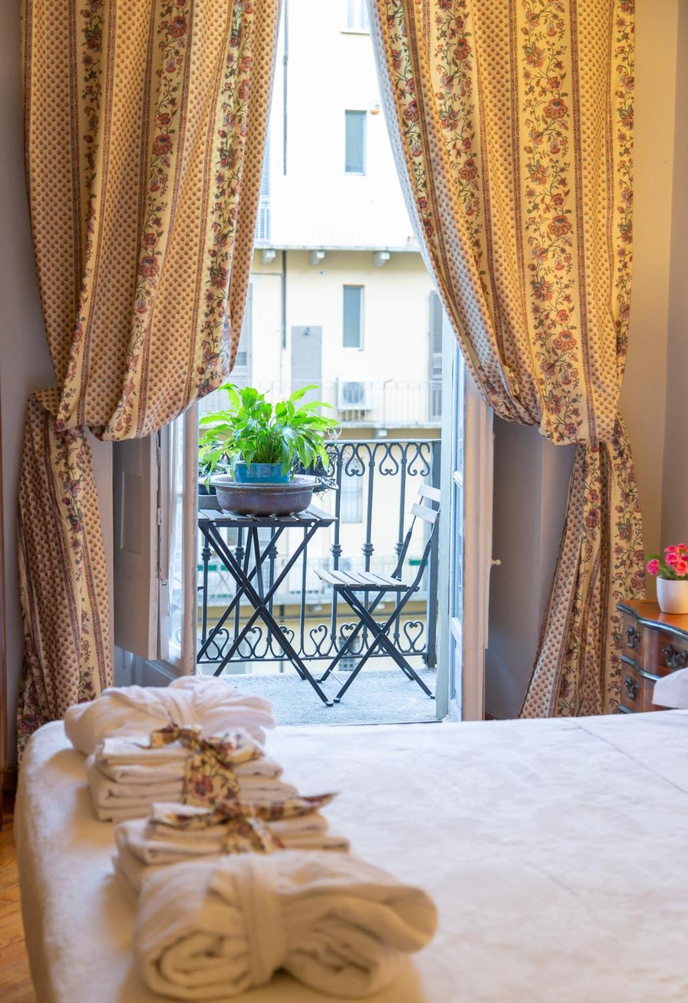 Bed and Breakfast La Luna E I Falo Luxury Accomodation Turin Exterior foto